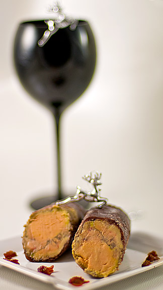 Foie gras poché au vin épicé