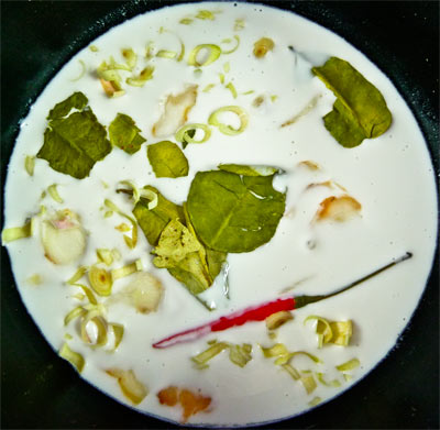 Soupe Thaï de poulet au lait de coco (Tom Ka Kaï)